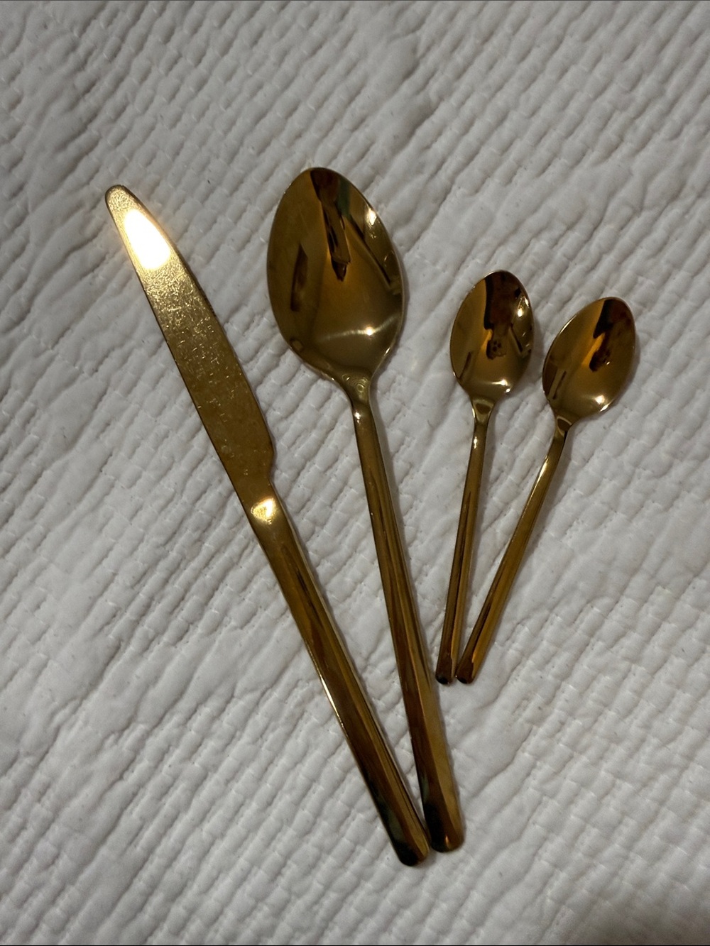 Gold Stainless Steel Flatware Set - Sleek Modern Design 4 pieces